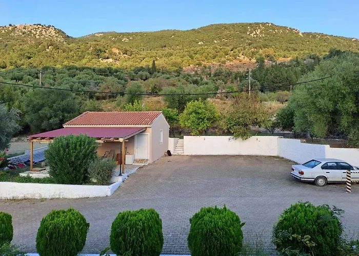 Leonidas Studios Апартаменты Сами